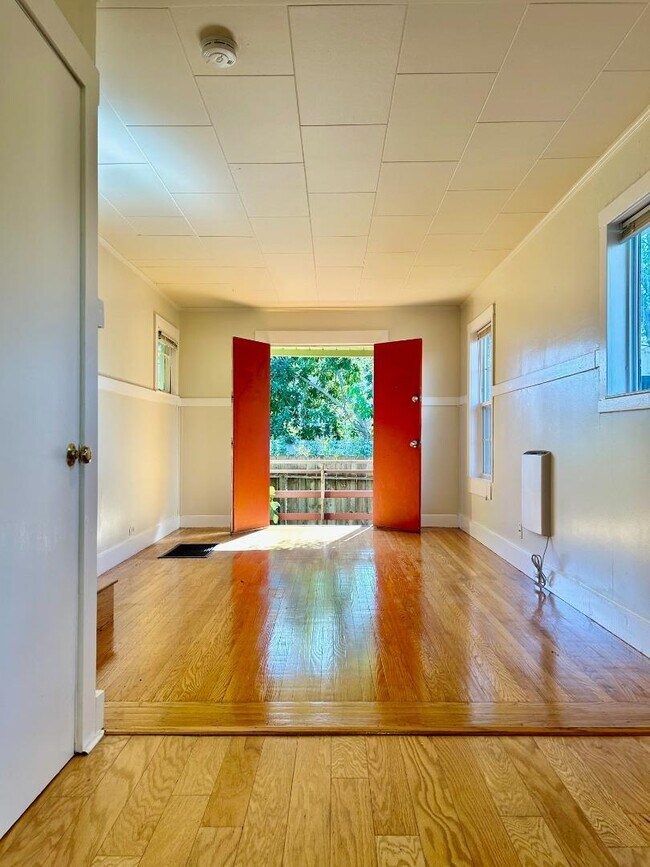 Building Photo - 2609 McGee Ave