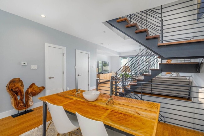 Building Photo - 1003 S 17th St