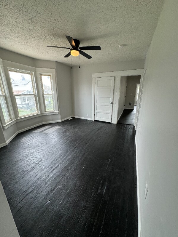 Building Photo - 3860 E 72nd St