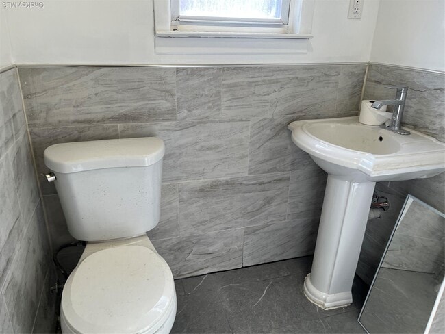 Building Photo - 43 California Ave