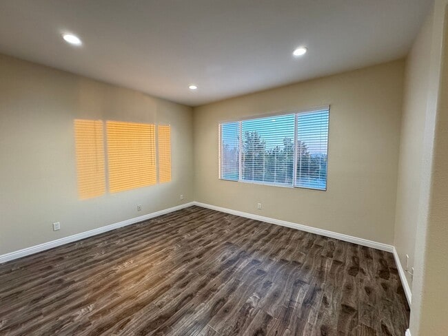 Building Photo - Immaculate 3Bd/2.5Ba Home in Foothill Ranch w/Community Pool, Water Softener and Amazing Location!