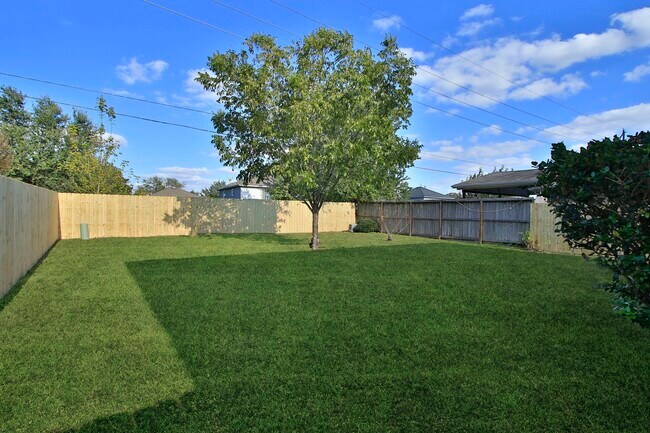 Building Photo - 18926 Piney Way Dr