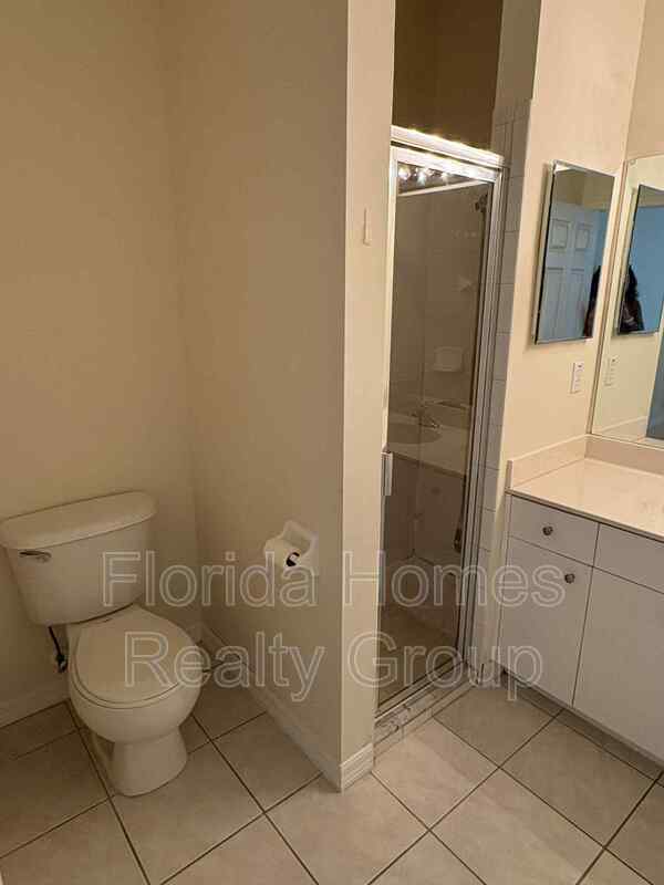 Building Photo - 3629 Pine Oak Cir
