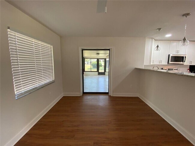 Building Photo - 3892 Suburban Ln