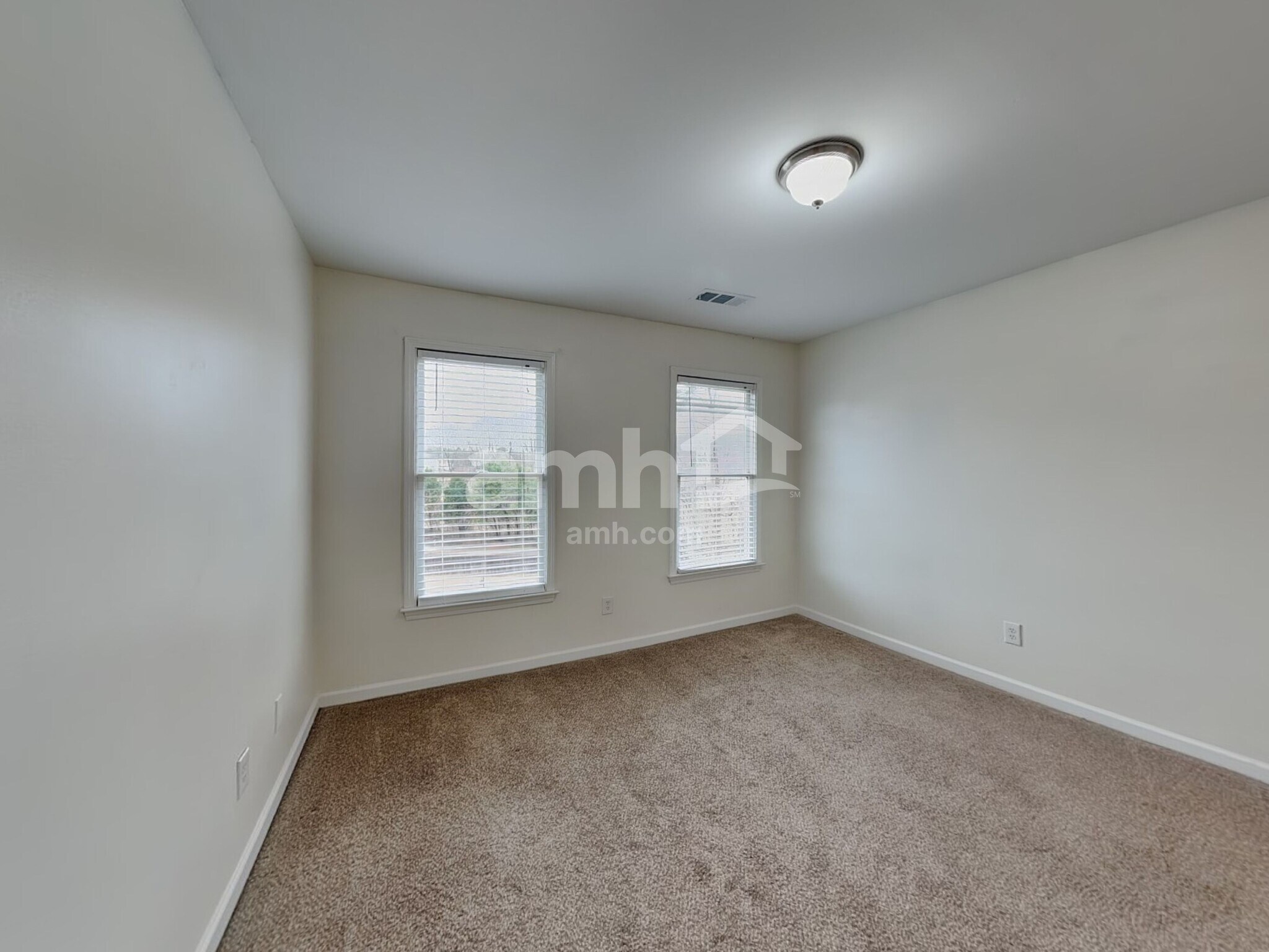 Building Photo - 404 Jessica Ln