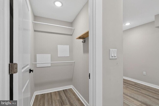 Building Photo - 2234 Master St