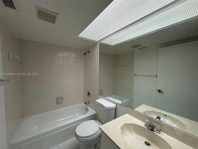 Building Photo - 2636 SE 20th Ct