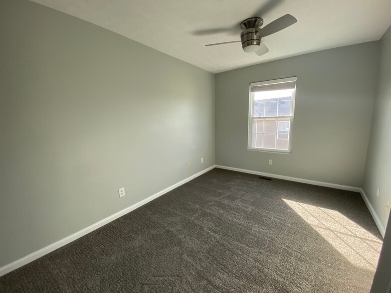 Bedroom 2 - 218 Pinnacle Ct