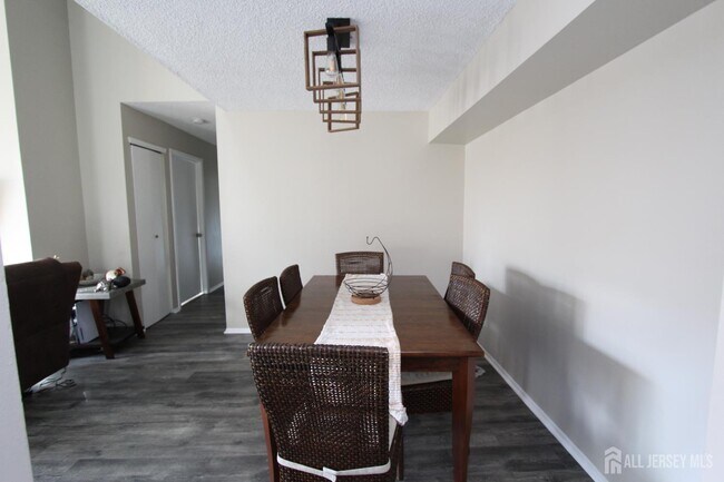 Building Photo - 1016 Aspen Dr