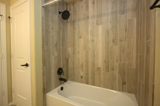 Building Photo - 298 Capetown Way