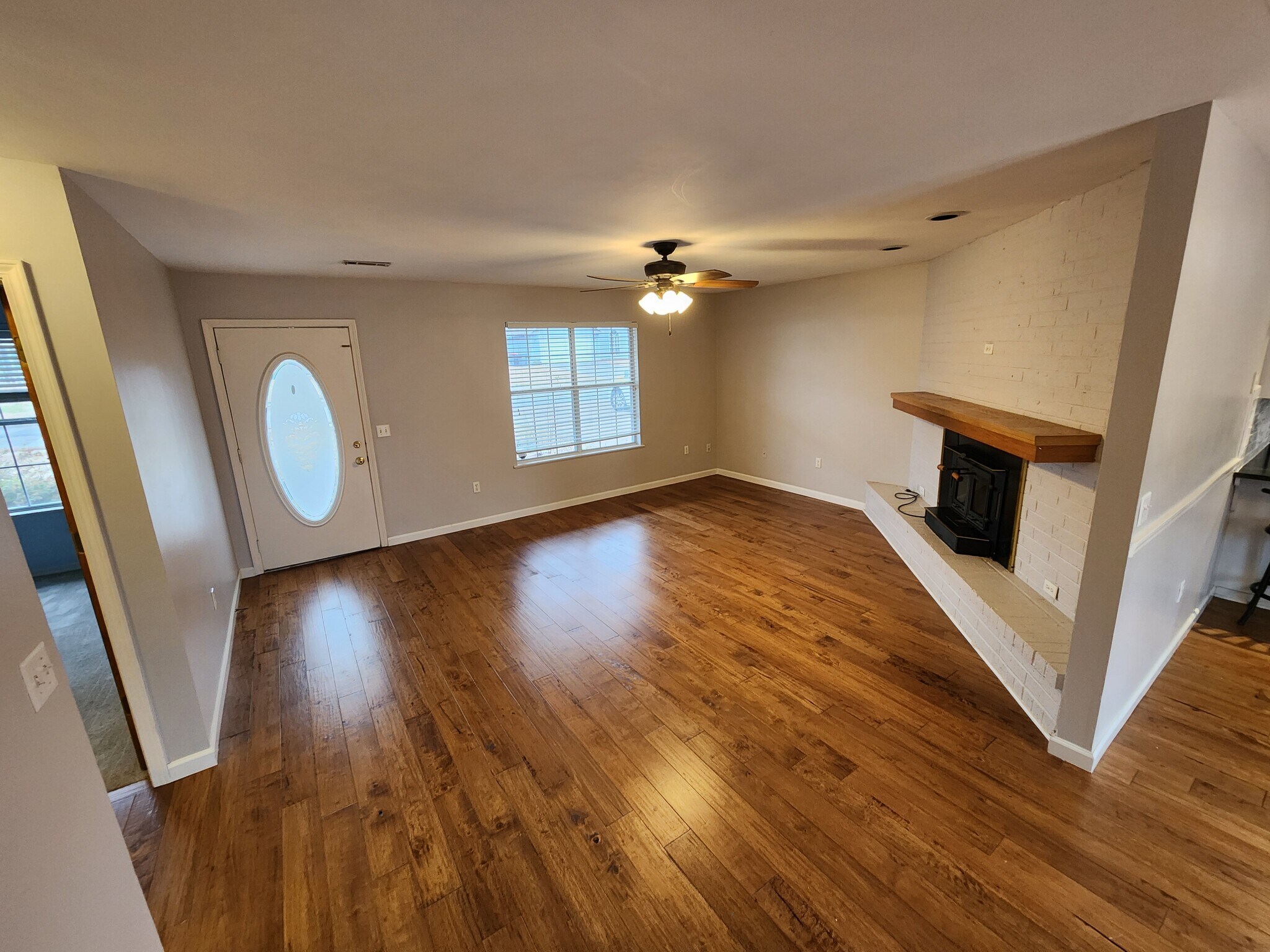 Building Photo - 644 W Oaklawn Dr