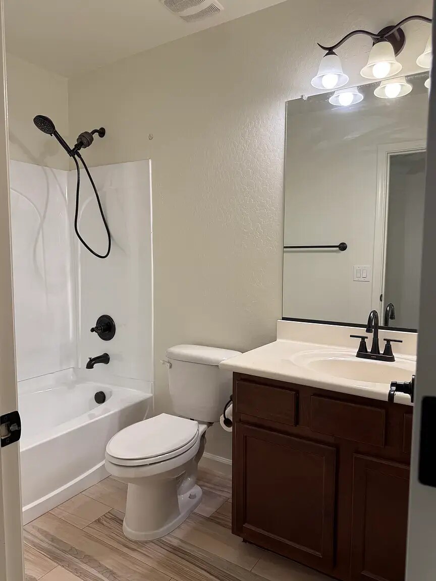 Guest Bathroom - 3954 E Leslie Dr