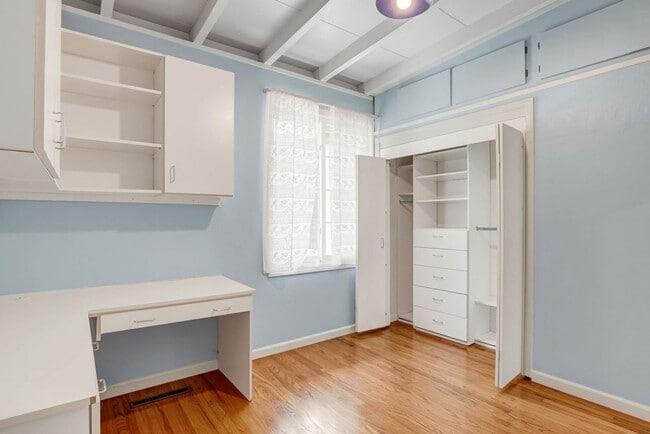 Building Photo - Spacious 4 bed, 2.5 Bath Home with Bonus Room and Pool in Palo Alto!