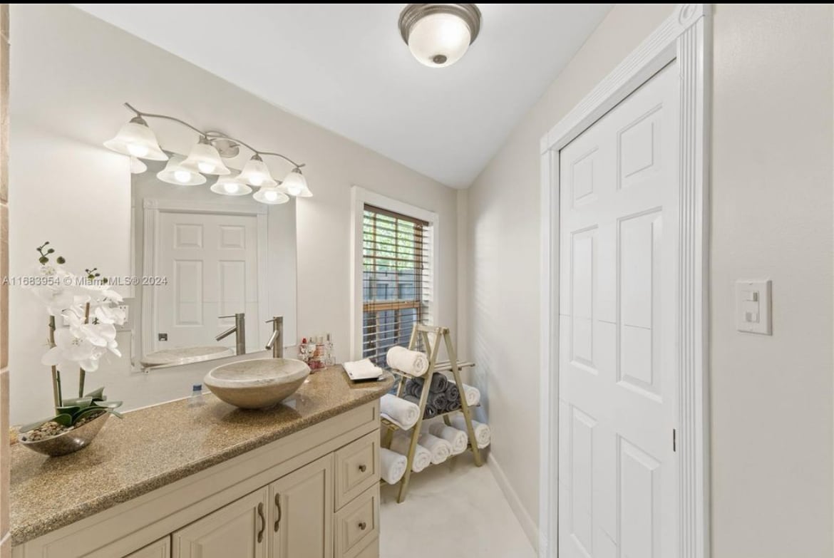 Master Bath - 4141 NE 16th Ave
