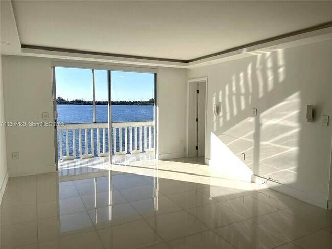 Building Photo - 18601 NE 14th Ave