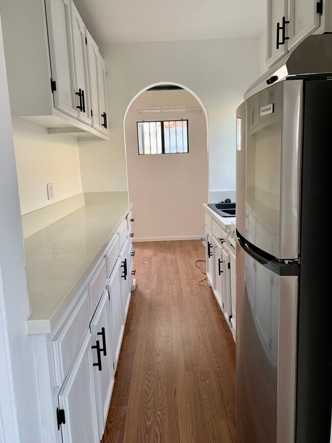 Kitchen - 1209 E Doidge Ct
