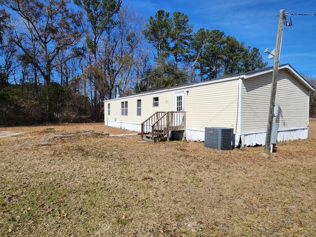 Building Photo - 7965 E Oglethorpe Hwy