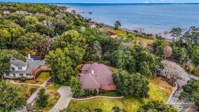 Building Photo - 4700 Bohemia Dr