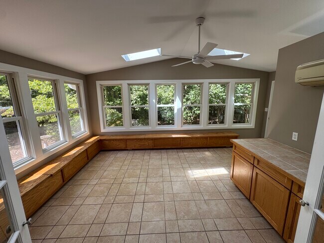 Building Photo - 3671 Sandy Creek Rd