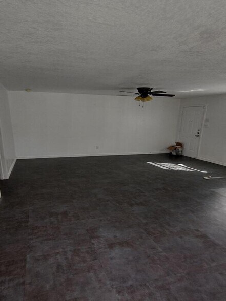 Building Photo - 204-206 Dewald St