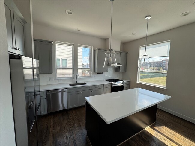 Building Photo - 304 Jensen Dr