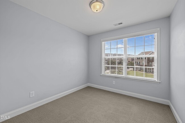 Building Photo - 6052 Kentworth Dr