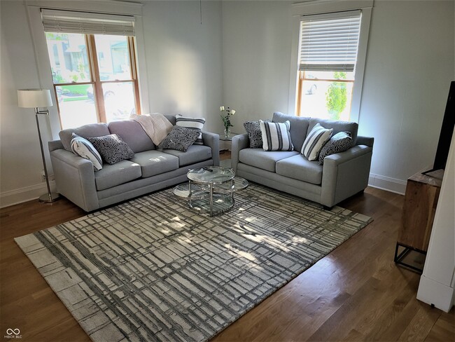 Building Photo - 131 1st Ave NW