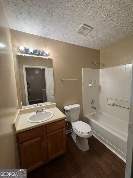 Building Photo - 5869 Strathmoor Manor Cir