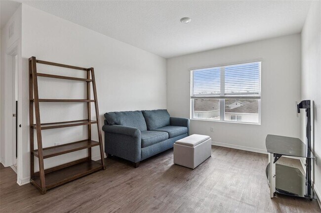 Building Photo - 1422 Fox Squirrel Dr