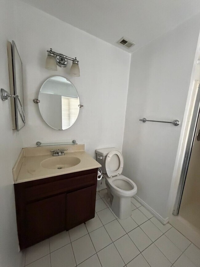 Building Photo - Wow Check out this 3 BD 2 BA SW Charmer near White Ln & Akers Road
