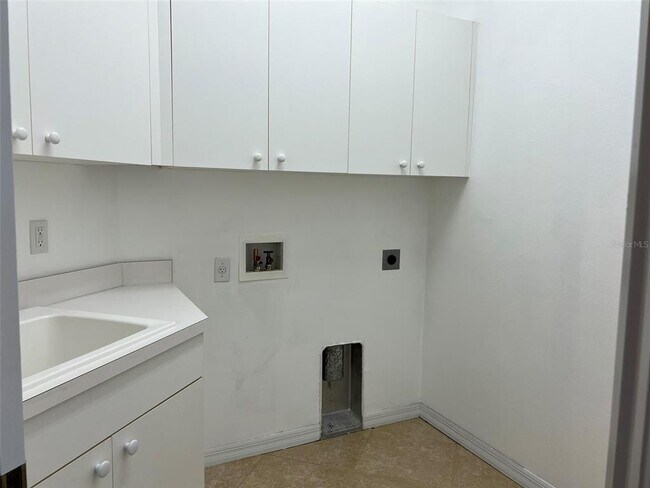 Building Photo - 5279 Visionary Ct