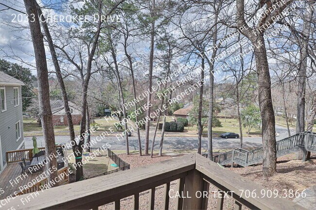 Building Photo - 2033 Cherokee Dr