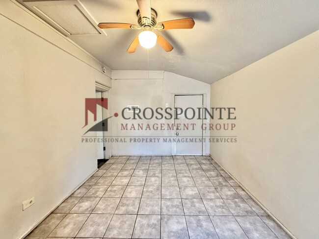 Building Photo - Charming 2-Bedroom 1-Bathroom Unit!