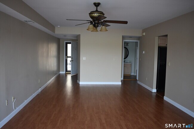 Building Photo - 735 Popes Island Rd