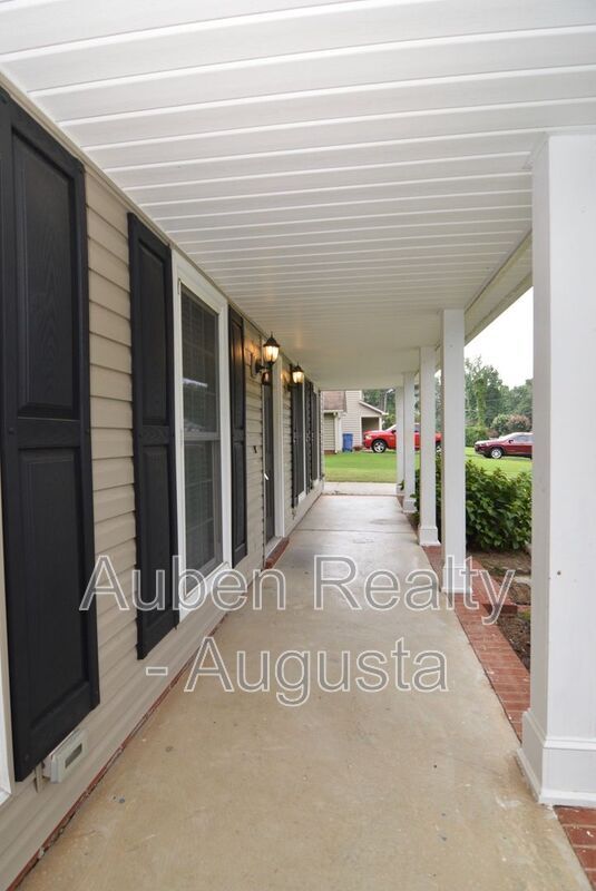 Building Photo - 490 Pheasant Run Dr