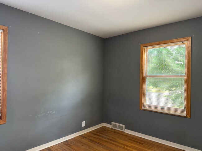 Building Photo - 4 Bedroom 2 Bath - North Fargo