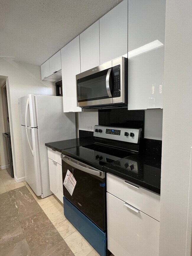 Building Photo - 5070 Likini St