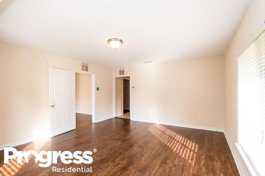 Building Photo - 3338 International Village Ct