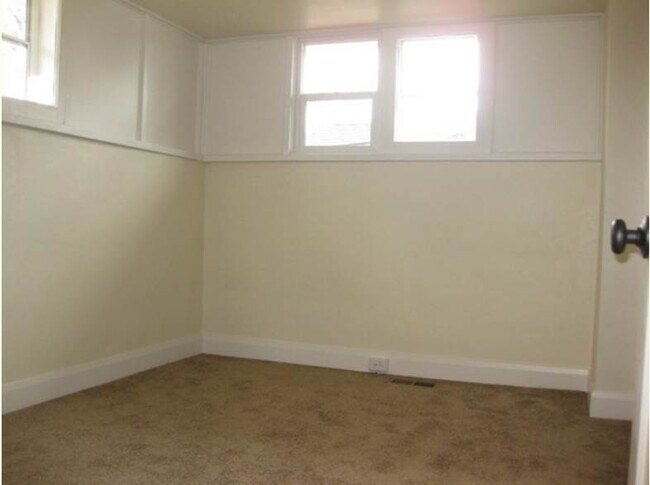 Building Photo - 554 E Commonwealth Ave