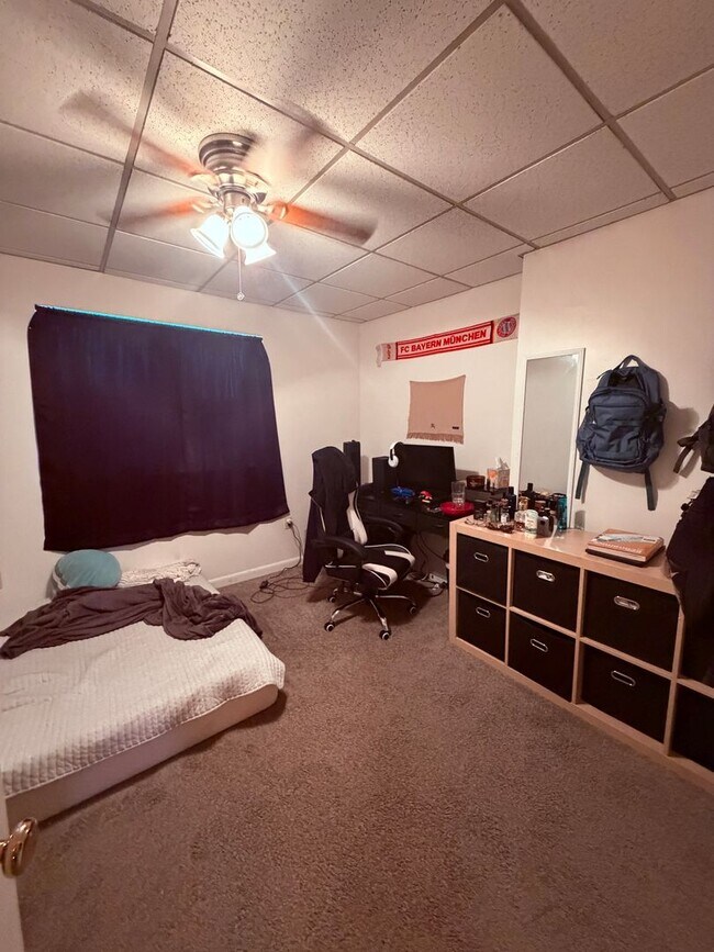 Building Photo - 1221 E Carson St