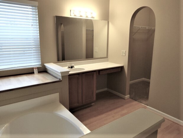 Building Photo - 523 Riverby Lane