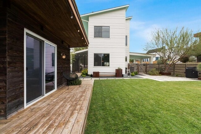 Building Photo - 5725 Toscana Ave