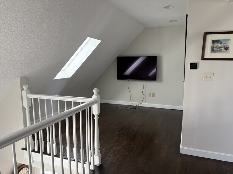 Building Photo - 117 Water St