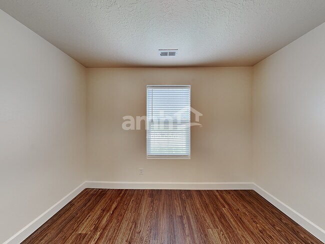 Building Photo - 1184 N Wagon Way