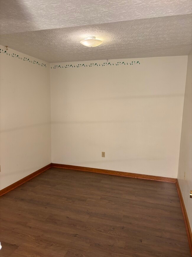 Building Photo - 3845 Round Bottom Rd