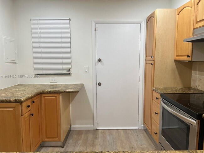 Building Photo - 9159 SW 77th Ave