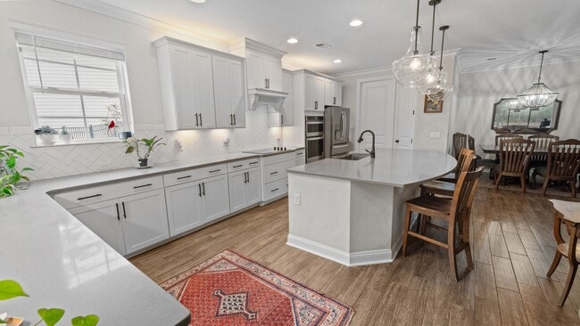 Building Photo - Spacious 6-Bedroom Waterfront Home in Richmond Hill, GA