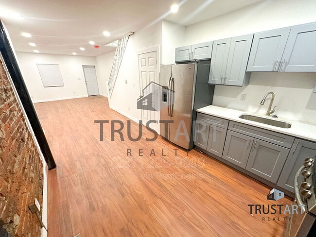 Building Photo - 5013 Parrish St