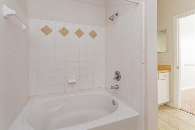 Building Photo - 12849 Madison Pointe Cir