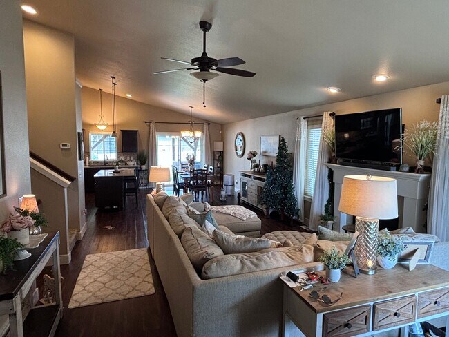 Building Photo - Beautiful West End Home